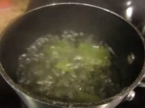How to Blanch Lettuce for Snails